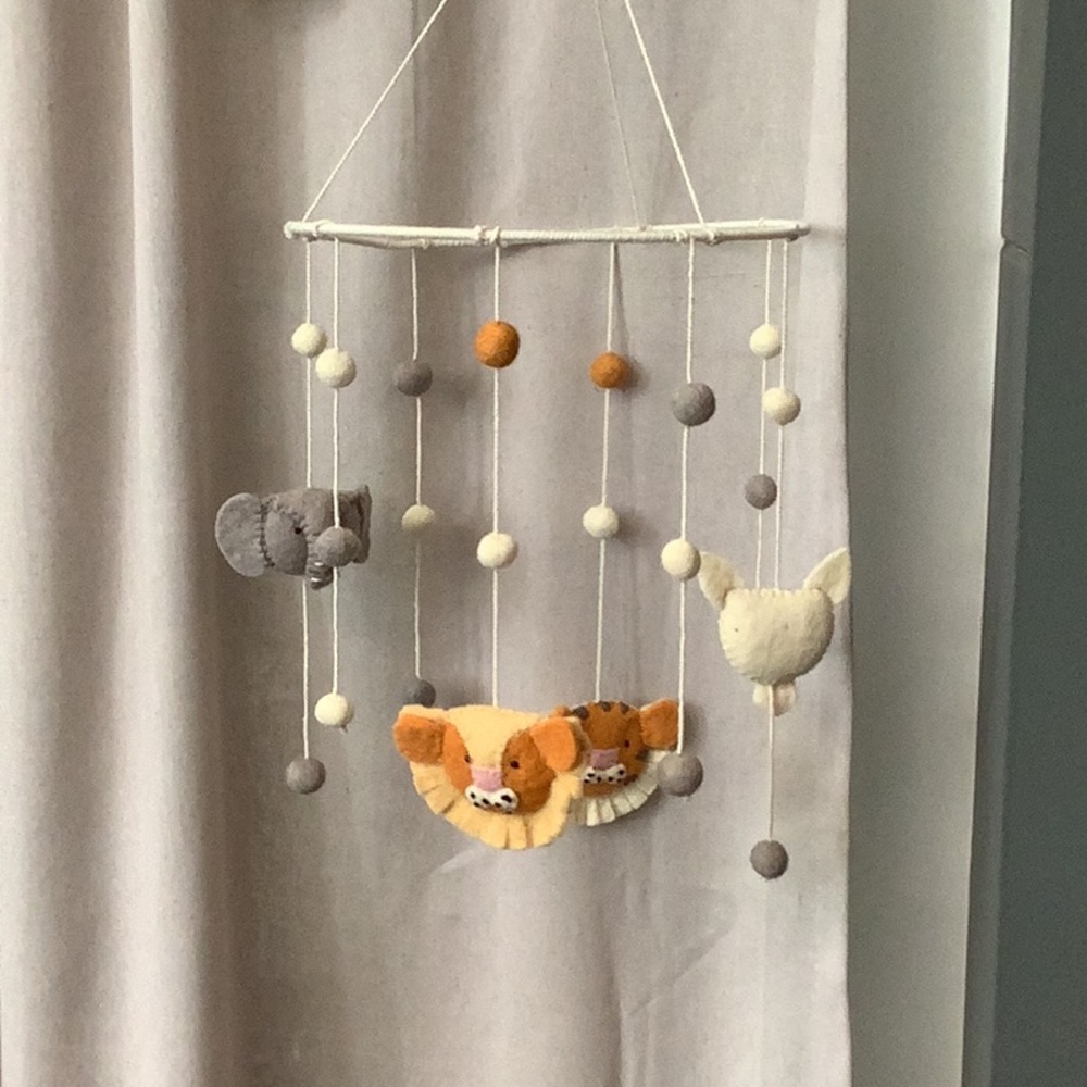Jungle crib mobile